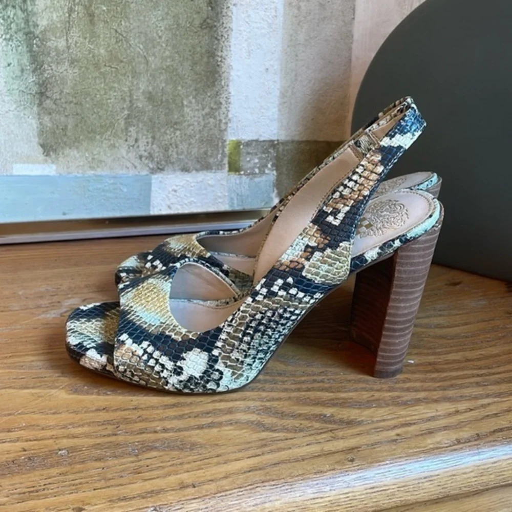🍯 Vince Camuto vp-phendry snake print leather sling back crescent heel